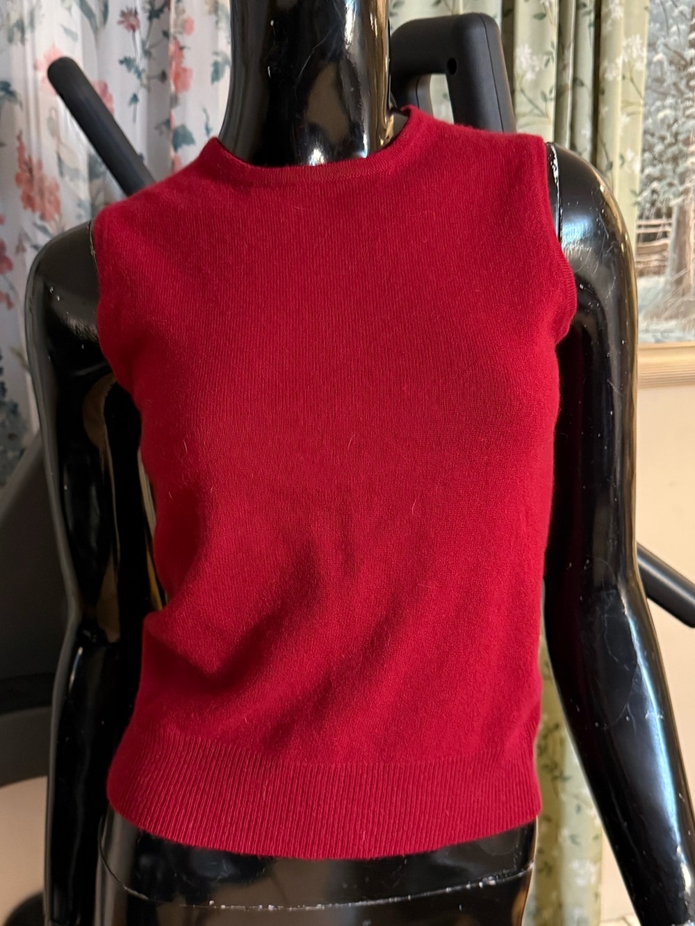 Lord & Taylor Red Sleeveless Crewneck Knit Top
